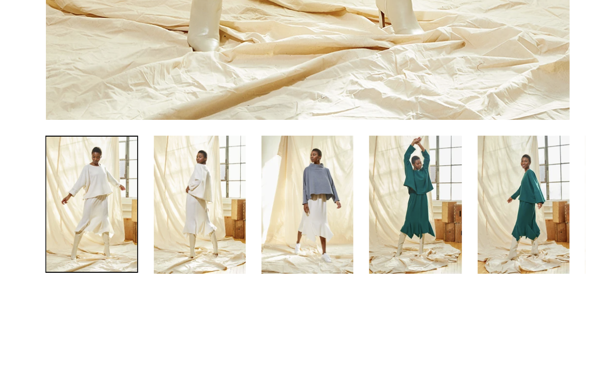 thumbnails_positioned_below_main_product_image.png